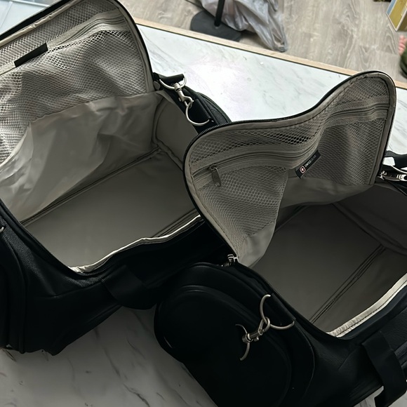 (2) Swiss Gear Carry On Bags - Picture 6 of 6